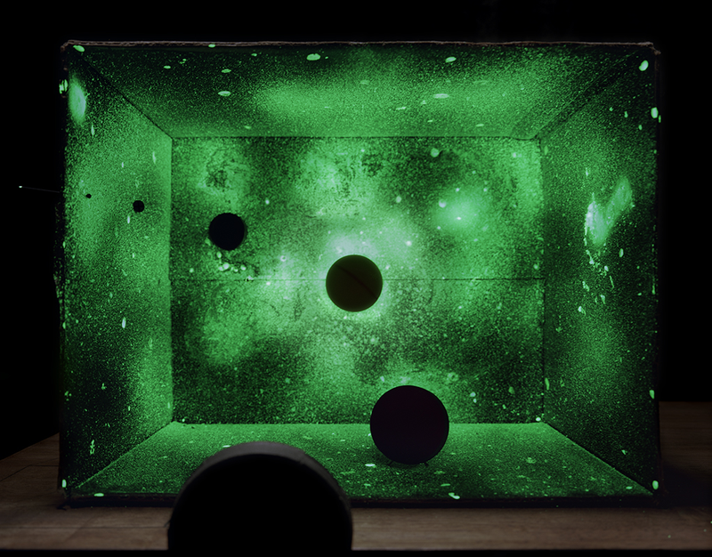 Illustration for article titled Photos of Science Experiments are Mysterious and Dazzling